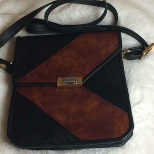 LEATHER CROSSBODY HANDBAG